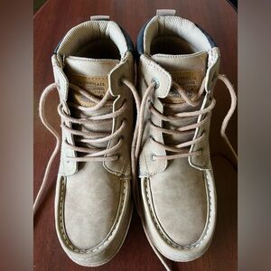 Levi’s Tan Suede Kids or Women’s like new Ankle Boots